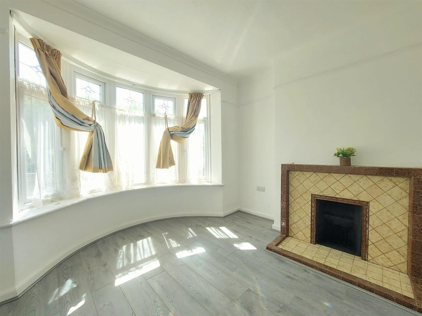 Swansea Road, Gorseinon, Swansea, SA4 4HQ